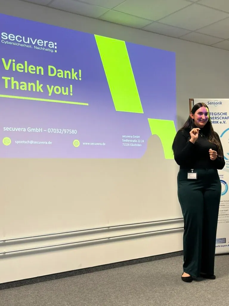 Sophia Pötsch vor der Abschlussfolie „Vielen Dank! Thank you!“ ihres CRA-Vortrags beim Workshop